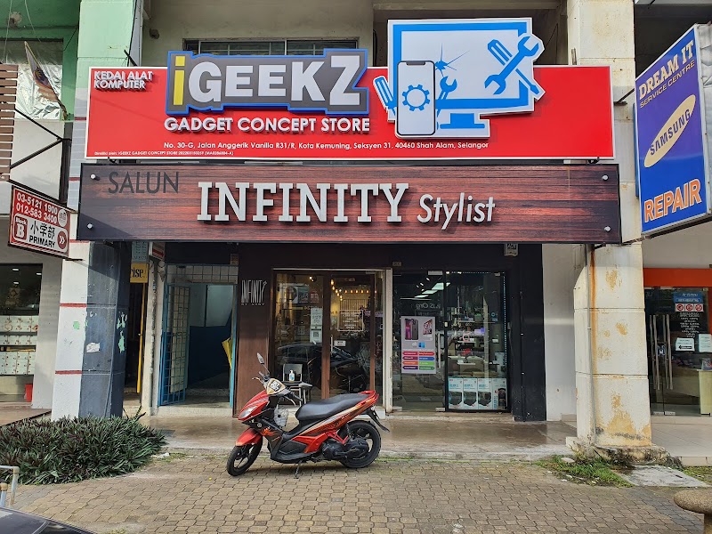 CT Gadget Store in Kota Kemuning