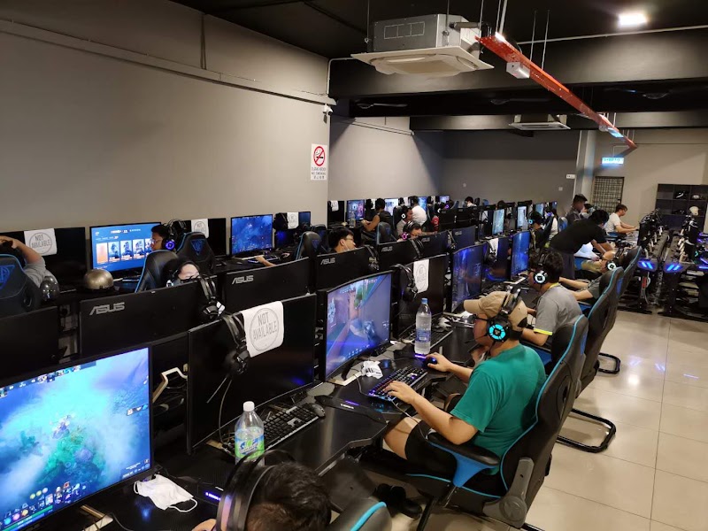 EZ E-Sports Cyber Cafe in Ipoh