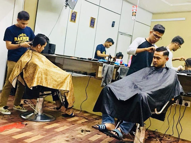 FRIENDSTO BARBERSHOP in Kangar