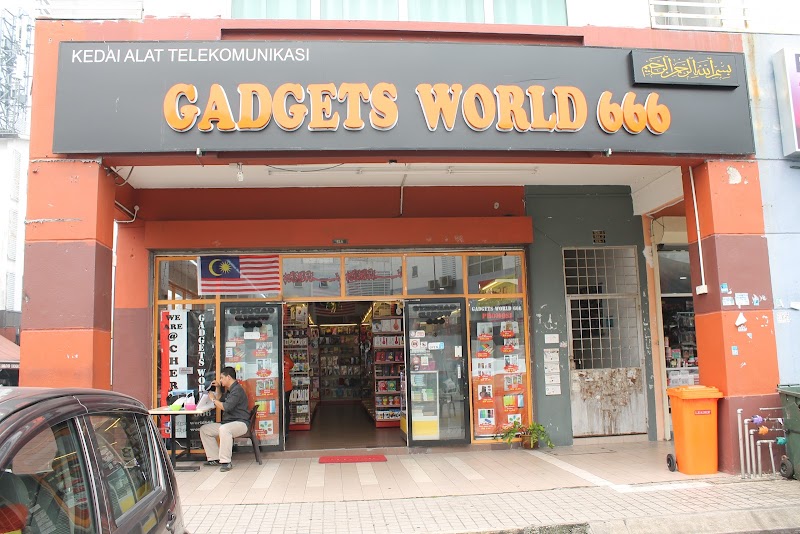 Gadgets World 666 Bandar Tun Razak in Kuala Lumpur