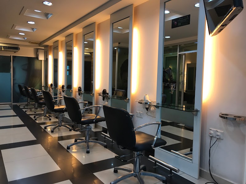 Jimmy & Guys Unisex Hair Saloon in Alor Setar