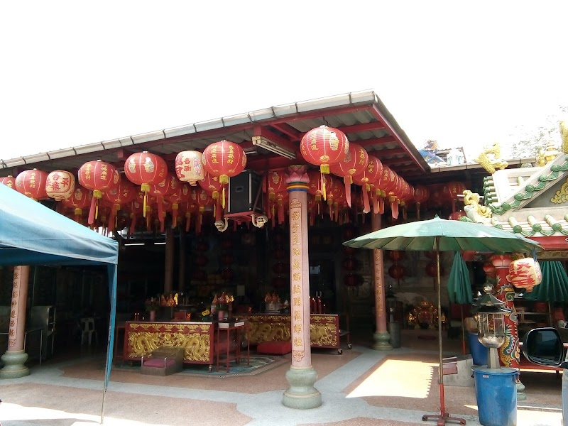 Khlong Toei Market in Bangkok