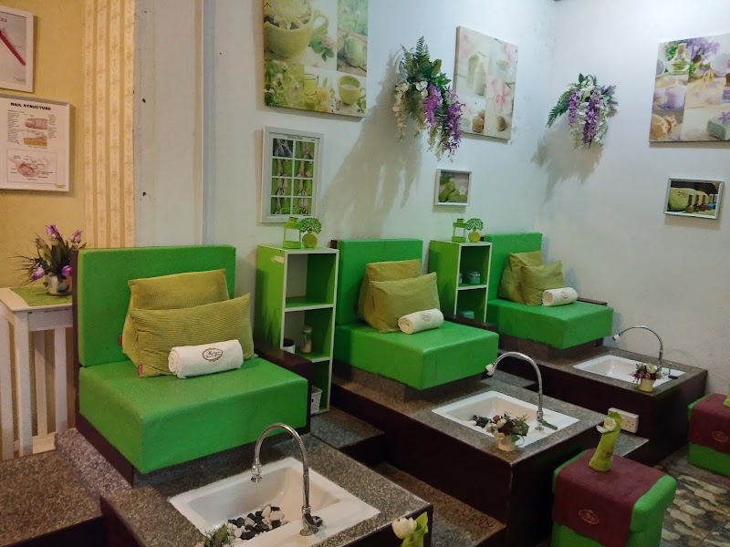 Maniqure Nail Salon in Sabah