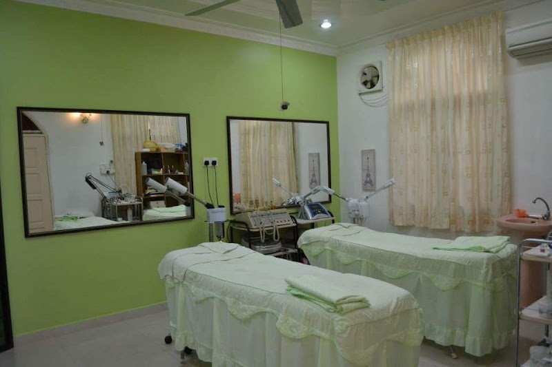 Pusat Kecantikan & Spa Eilin in Kangar