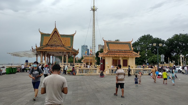 Sisowath Riverside Park in Phnom Penh