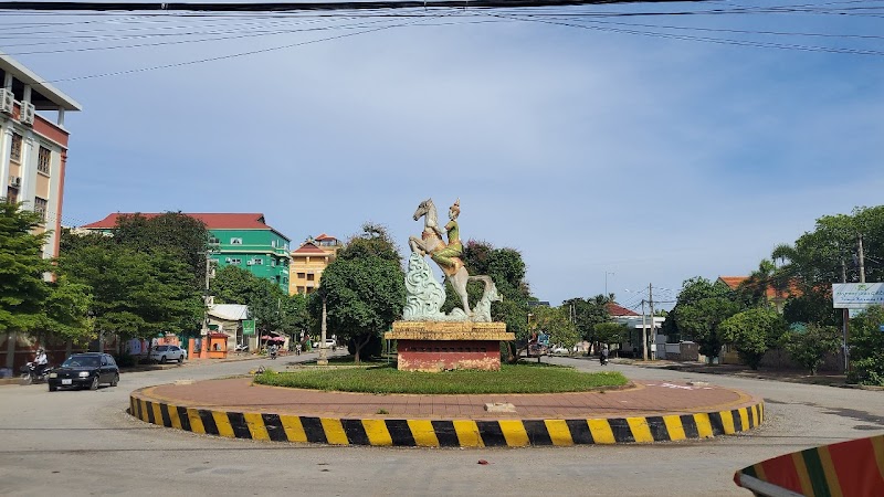 Mohatep Park, 3 Apsaras in Battambang