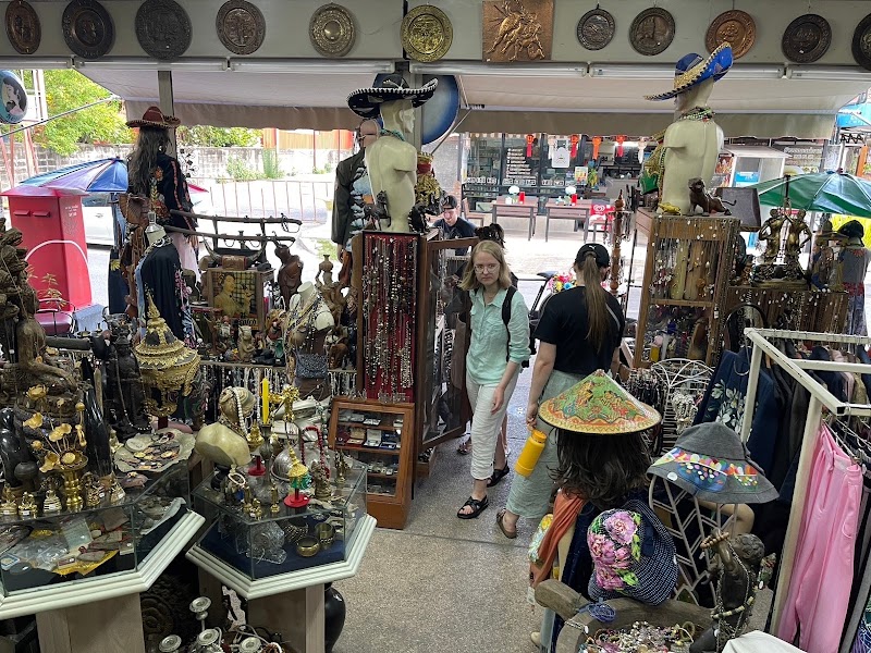 Rojana Art & Souvenirs in Chiang Mai