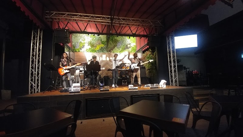 Stage, Live Music & Restaurant in Singapore