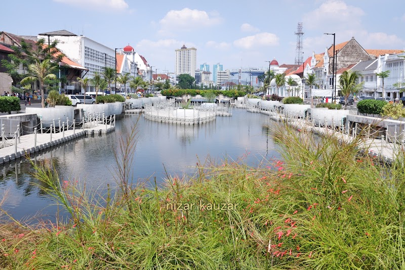 Water Walk Kanal Kota Tua in Jakarta