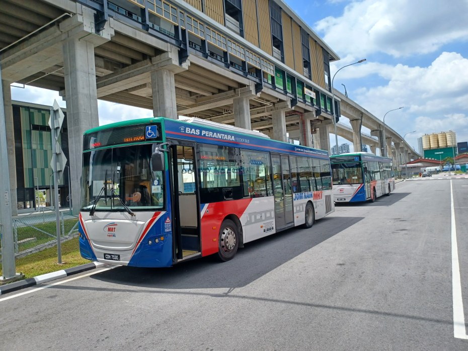 Bus T585