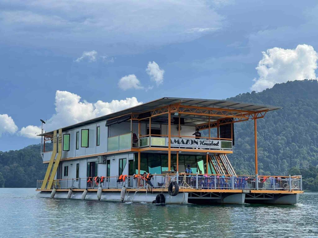 Amazon Houseboat Tasik Kenyir