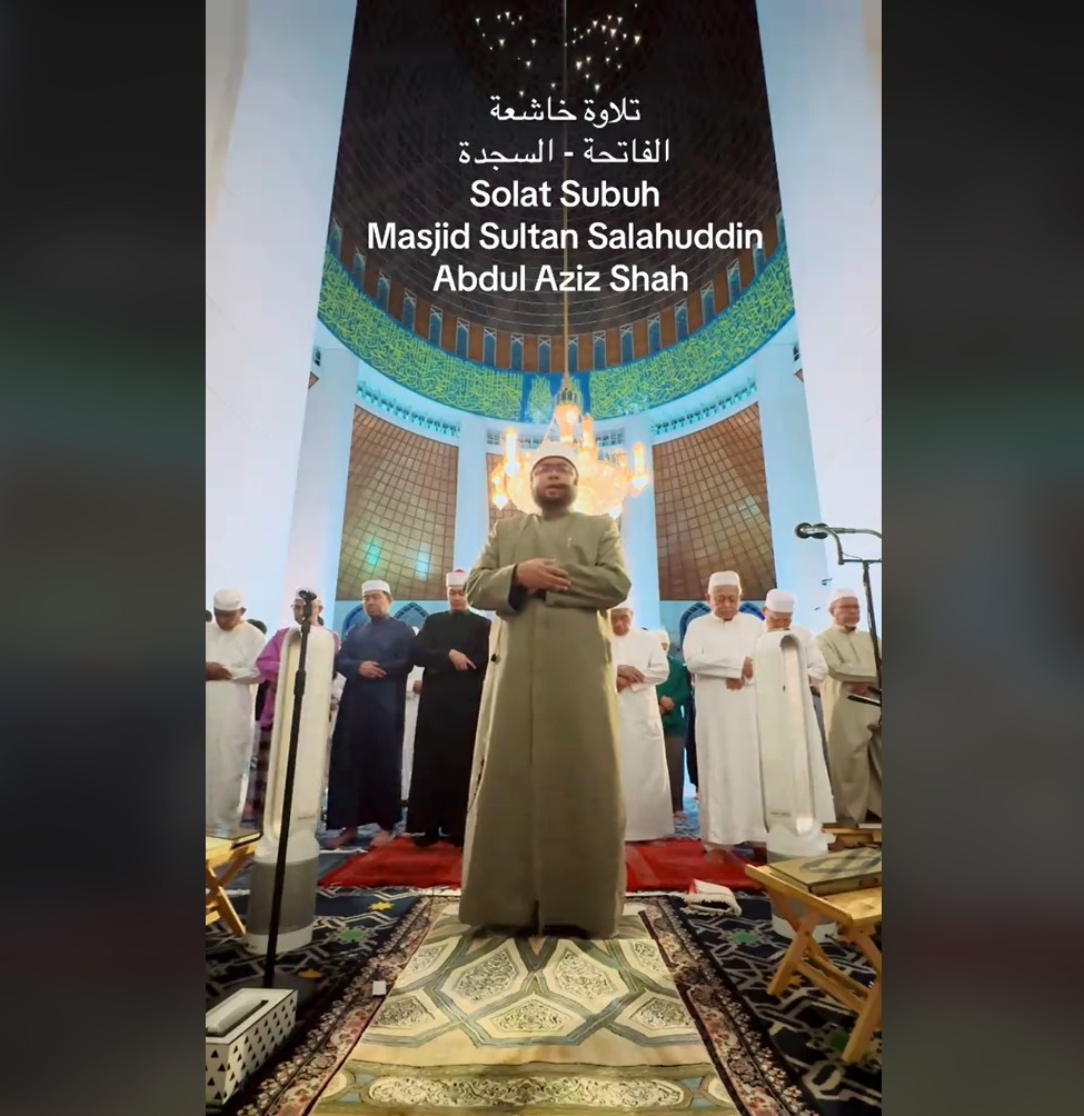 Subuh Prayer At Sultan Salahuddin Abdul Aziz Shah Mosque