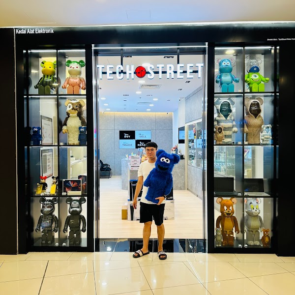 TECHSTREET QUEENSBAY MALL (BUY | SELL | TRADE | REPAIR) in Bayan Lepas